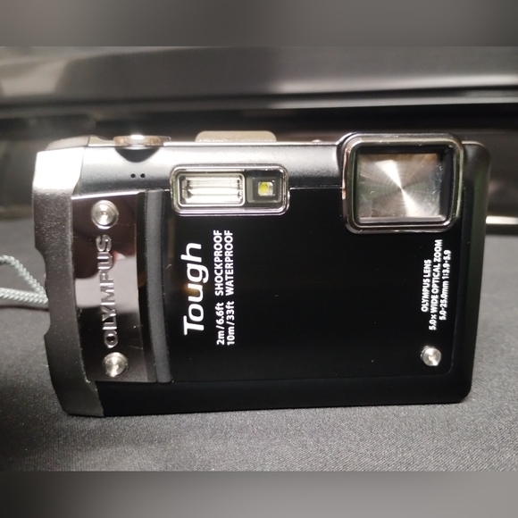 Olympus Tough TG-180 waterproof digital camera - Picture 1 of 7